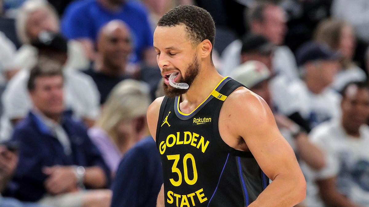 Stephen Curry goes to the bench in Game 1 of the Golden State Warriors' 2025 playoff series vs. the Minnesota Timberwolves