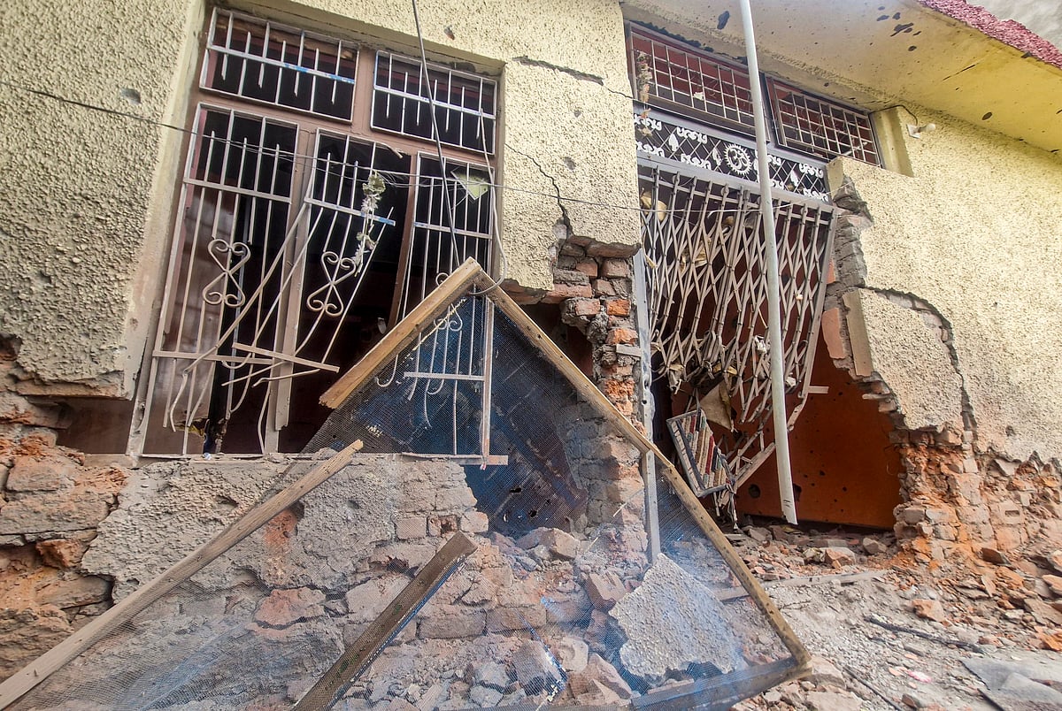 PTI :  Heavy shelling by Pak troops along LoC in J-K