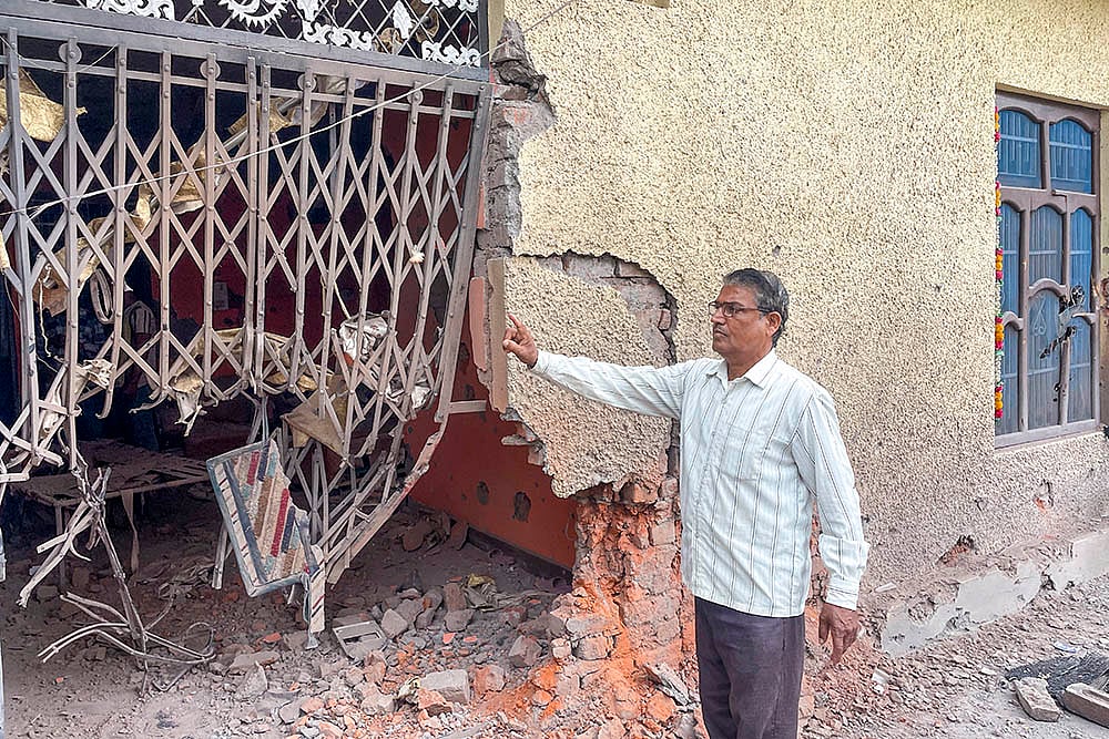 | Photo: PTI : Heavy shelling by Pak troops along LoC in J-K