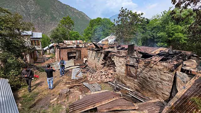 Heavy shelling in Uri leaves homes damaged - PTI