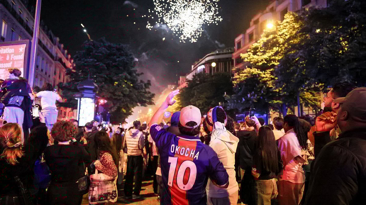 Paris Saint-Germain fans celebrate after the Champions League semifinal, second leg soccer match between PSG and Arsenal on the Champs-Elysees avenue in Paris, Wednesday, May 7, 2025.
 -  (AP Photo/Thomas Padilla)
