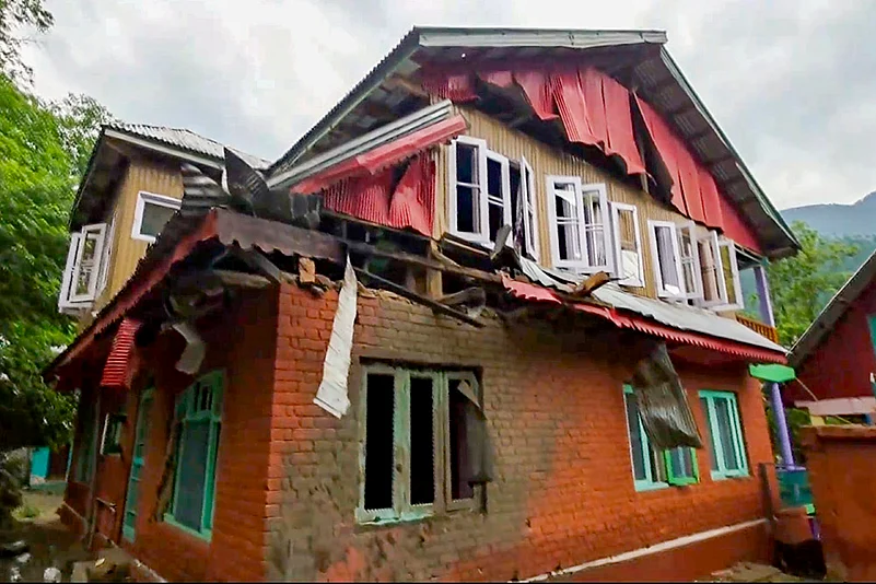 Operation Sindoor Pakistani shelling in indian border states: Baramulla