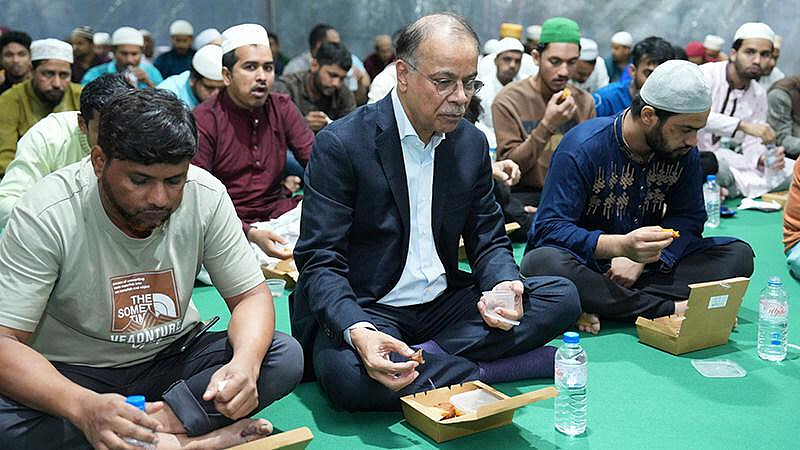Summit Group Founder, Muhammed Aziz Khan Hosts Ramadan Meal For Migrant Workers