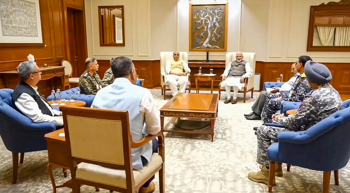 PTI : PM Modi holds high-level meeting with top defence officials