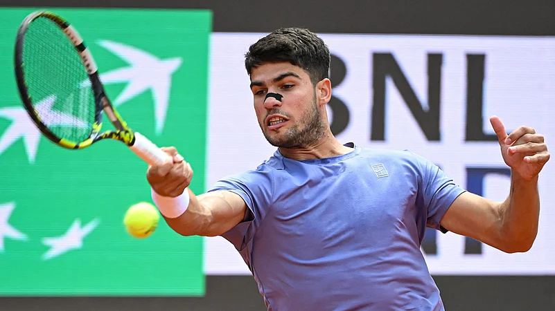 Carlos Alcaraz in action against Dusan Lajovic in the second round of the Italian Open.