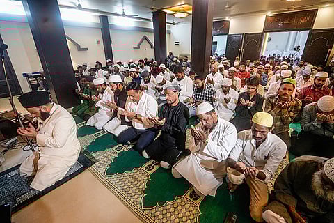 Muslims offer prayers for peace