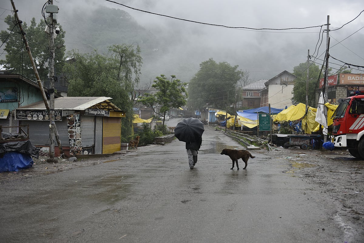 r A deserted street in Uri after Pakistani shelling