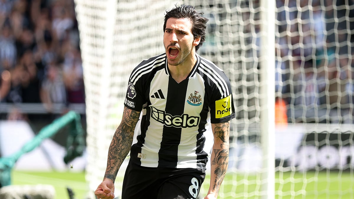 Sandro Tonali celebrates his goal against Chelsea - null