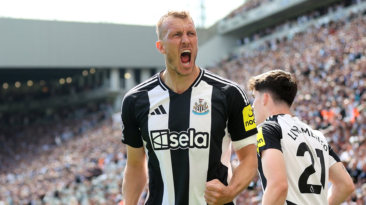 Dan Burn celebrates Newcastle United's opening goal versus Chelsea