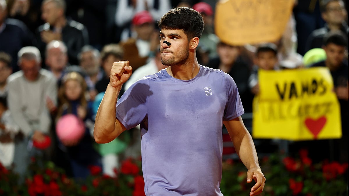 Carlos Alcaraz celebrates his win over Laslo Djere