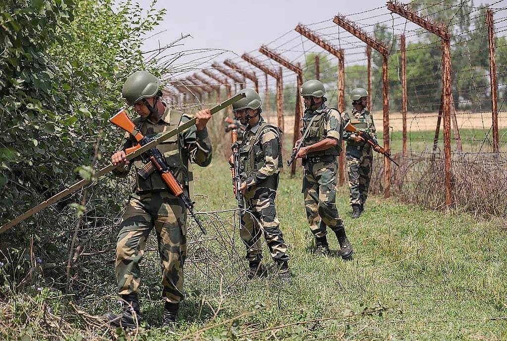 PTI : BSF jawans fighting at the border 