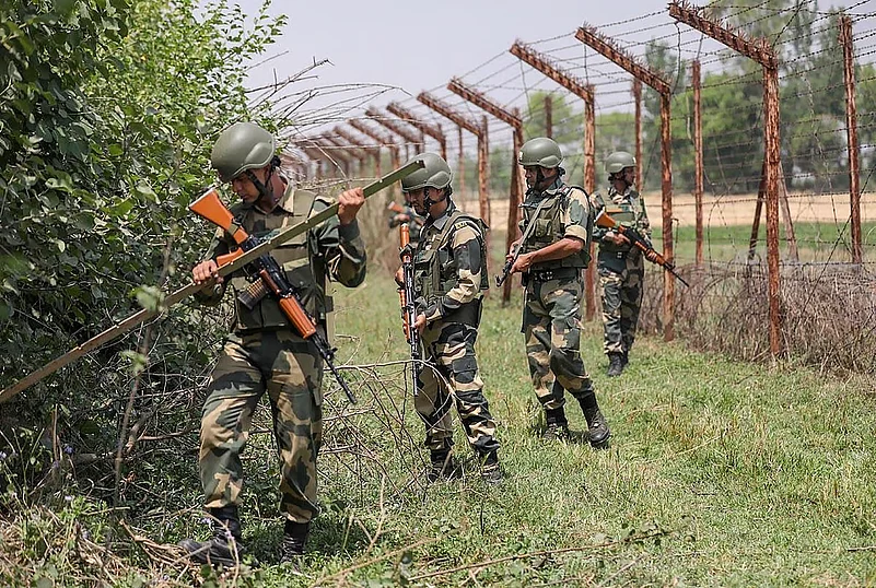 BSF jawans fighting at the border