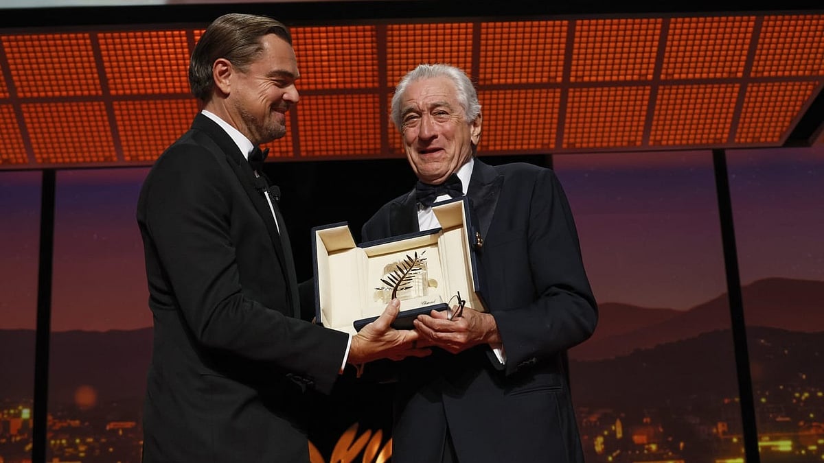 AP : Robert De Niro receives honorary Palme d’Or from Leonardo DiCaprio at Cannes 2025