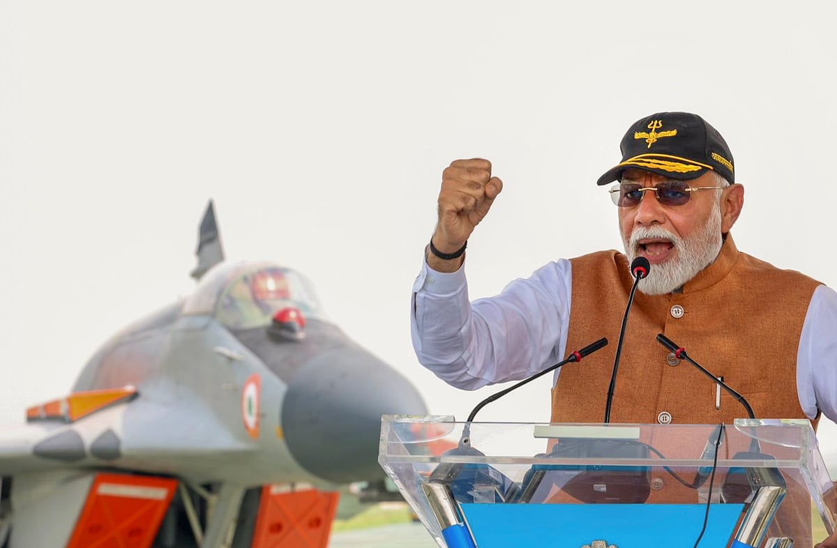 PTI : PM Modi visits Adampur air base in Punjab