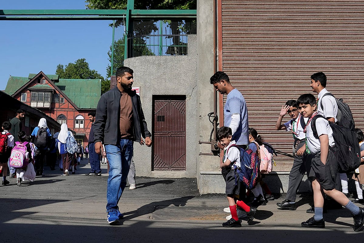 Schools reopen in Kashmir
