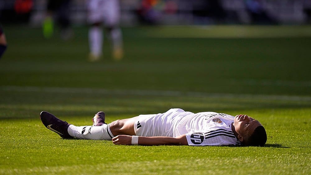 | Photo: AP/Jose Breton : Real Madrid need to win against RCD Espanyol to keep their faint La Liga title hopes alive.