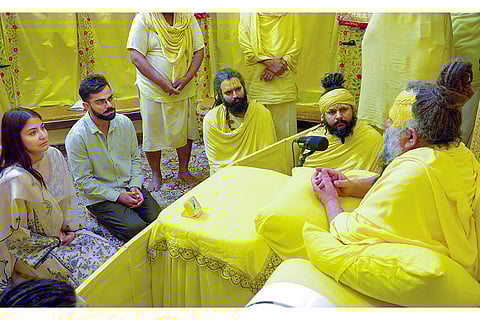 Virat Kohli meets Premanand Ji Maharaj