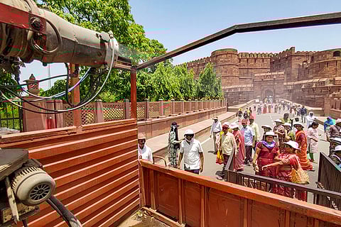 Weather: Hot summer day in Agra