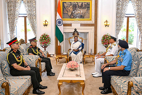 Droupadi Murmu meets CDS and Tri-service chiefs