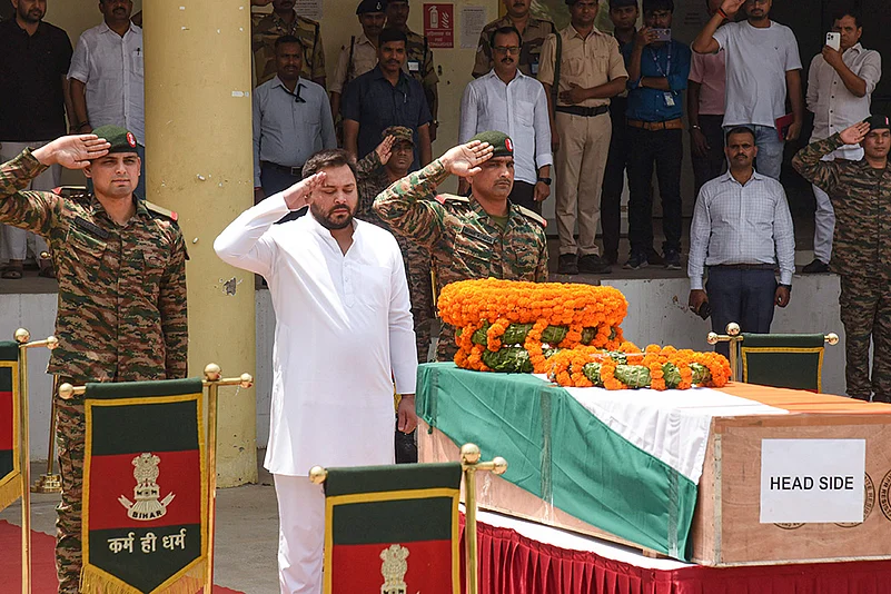 Army Jawan Ramu Guptas mortal remains arrive in Patna