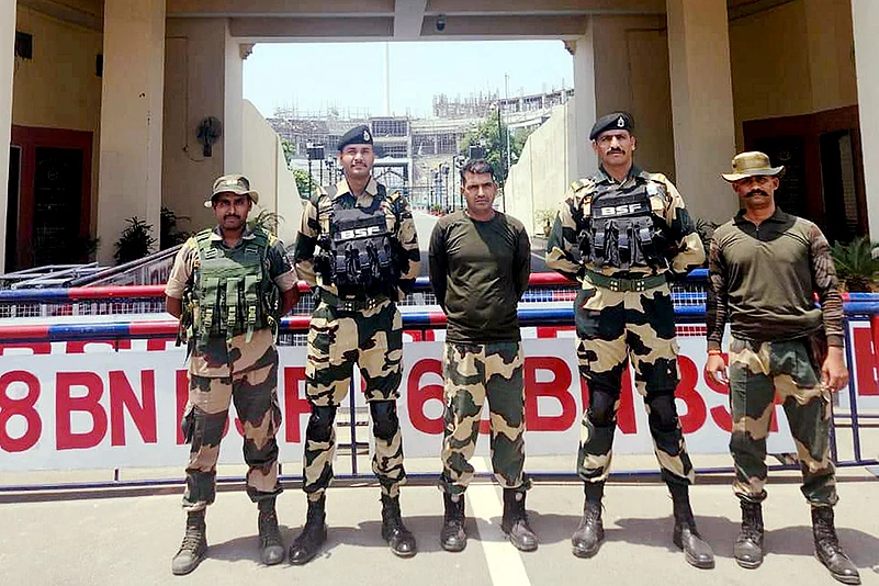 BSF jawan handed over by Pak Rangers