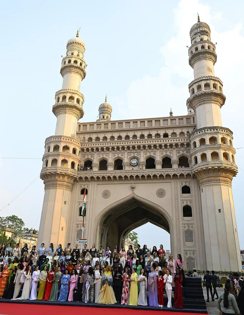 Miss World 2025 contestants pose for a photograph with iconic Charminar in the background