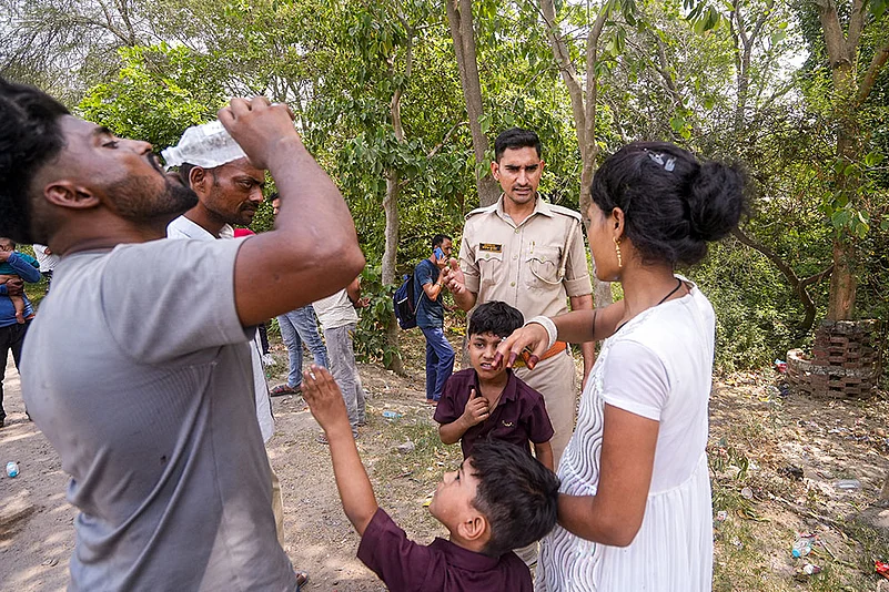 Moving bus catches fire in Lucknow