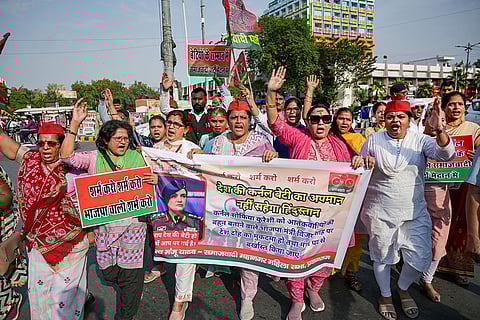 SP Mahila Morcha protest against MP minister Vijay Shah in Prayagraj