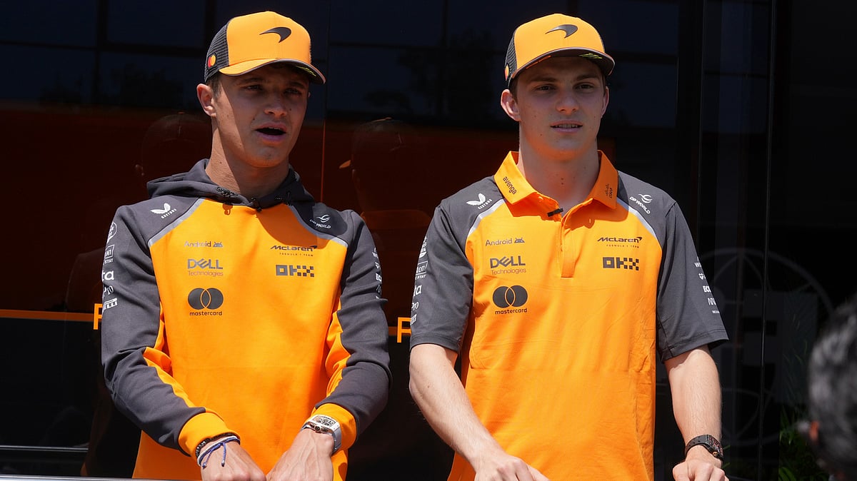 (AP Photo/Antonio Calanni)
 : McLaren driver Lando Norris of Britain, left, is flaked by his teammate Oscar Piastri of Australia in the paddock at the Dino and Enzo Ferrari racetrack, ahead the Italy's Emilia Romagna Formula One Grand Prix in Imola, Italy, Thursday, May 15, 2025.

