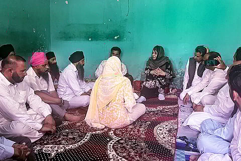 Mehbooba Mufti visits the house of Balwinder Kaur