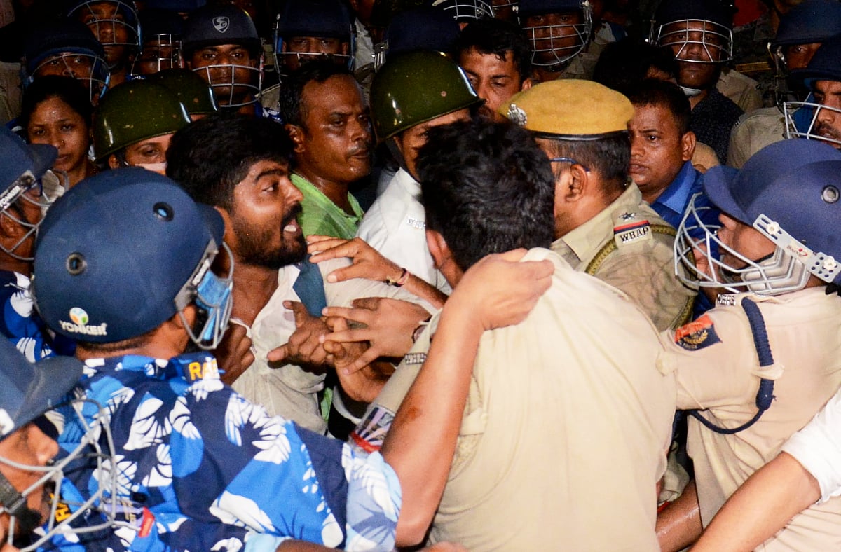 PTI : Clash between police, protesting teachers outside Bengal education HQ