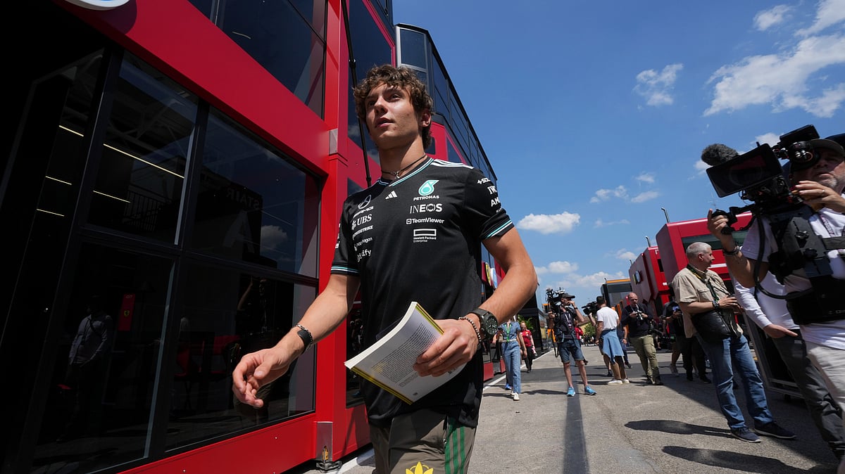  (AP Photo/Antonio Calanni)
 : Mercedes driver Andrea Kimi Antonelli of Italy arrives in the paddock at the Enzo and Dino Ferrari racetrack, ahead the Italy's Emilia Romagna Formula One Grand Prix in Imola, Italy, Thursday, May 15, 2025.
