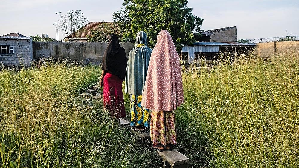| Photo: Getty Images : Women walking in  Nigeria | 