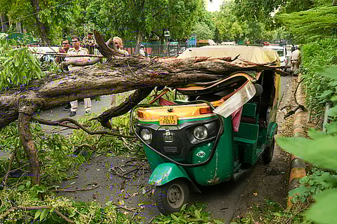 Weather: Strong winds in Delhi