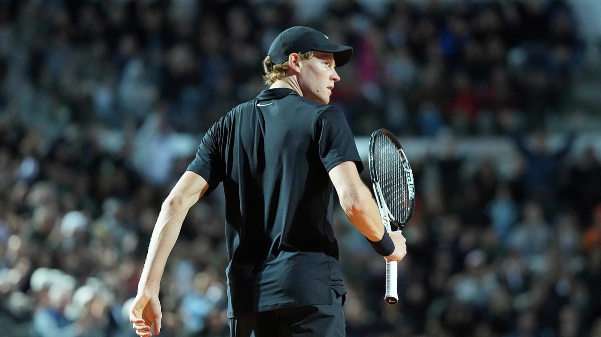 (AP Photo/Andrew Medichini)
 : Italy's Jannik Sinner stands on the court during his semifinal tennis match against Tommy Paul, of the United States, at the Italian Open, in Rome, Friday, May 16, 2025. 
