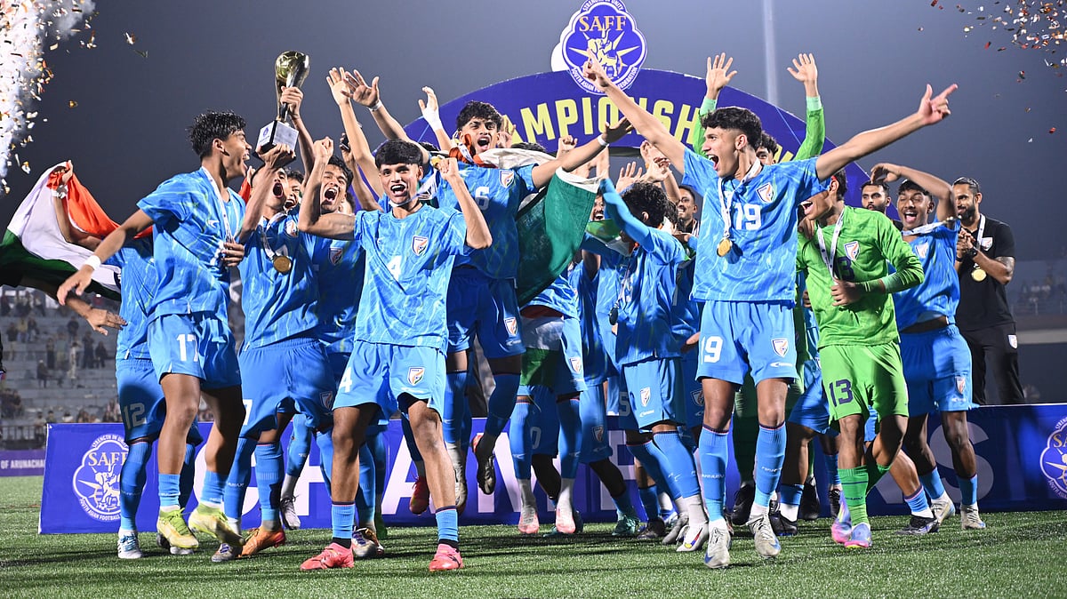 AIFF Media : India celebrate with the trophy after winning the SAFF Under-19 Championship 2025 final.