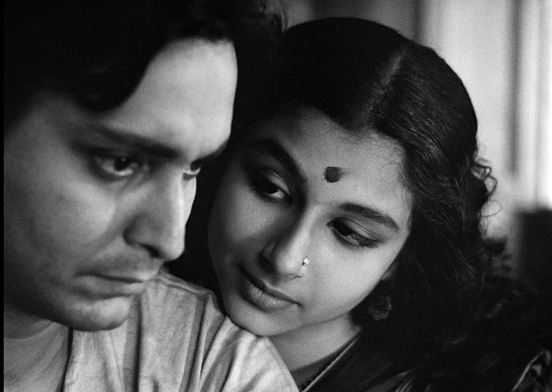 Apur Sansar Still