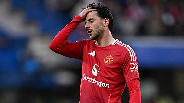 Mason Mount in action for Man Utd - null