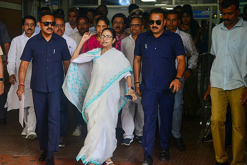 Mamata Banerjee arrives in WBs Siliguri
