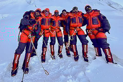 Ind-Nepali Army team climbs Kanchenjunga