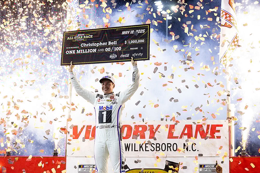 | Photo: AP/Scott Kinser : NASCAR All-Star Race