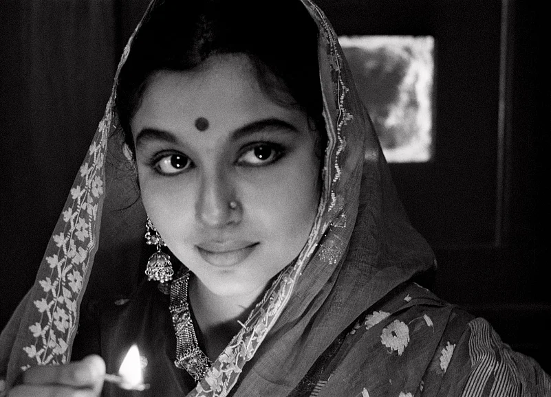 Sharmila Tagore in Apur Sansar