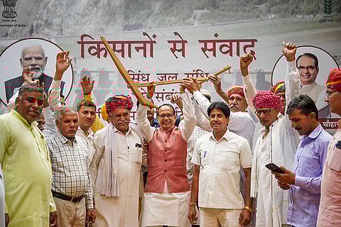 Shivraj Singh Chouhan meets farmer leaders
