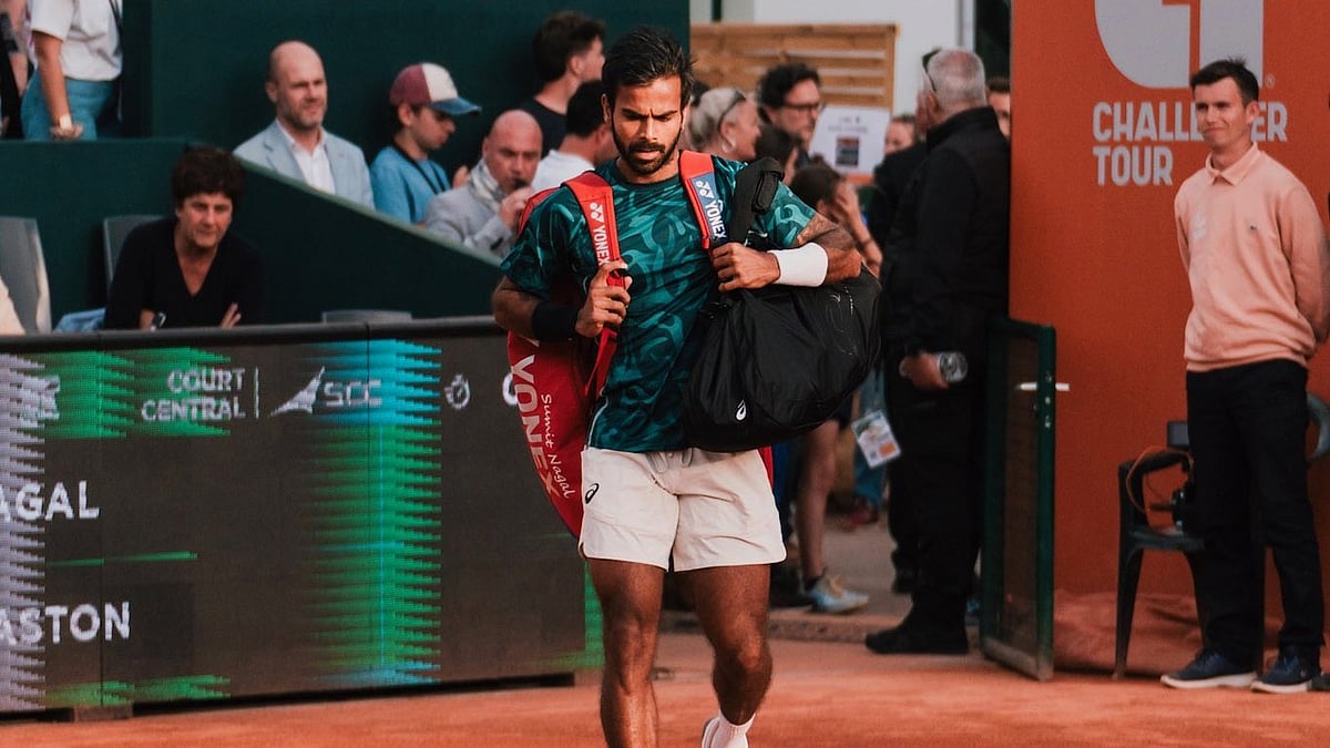 X/nagalsumit : Sumit Nagal arriving at the court.