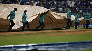 | Photo: AP/Rajanish Kakade : Covers being brought at the Wankhede Stadium.