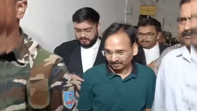 | Social Media : Jharkhand: IAS Officer Vinay Kumar Choubey Arrested In Excise Scam Case In Ranchi