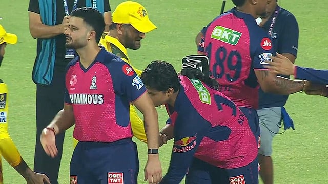 IPL 2025: Vaibhav Suryavanshi Touches MS Dhoni's Feet After Match-Winning Knock – Watch