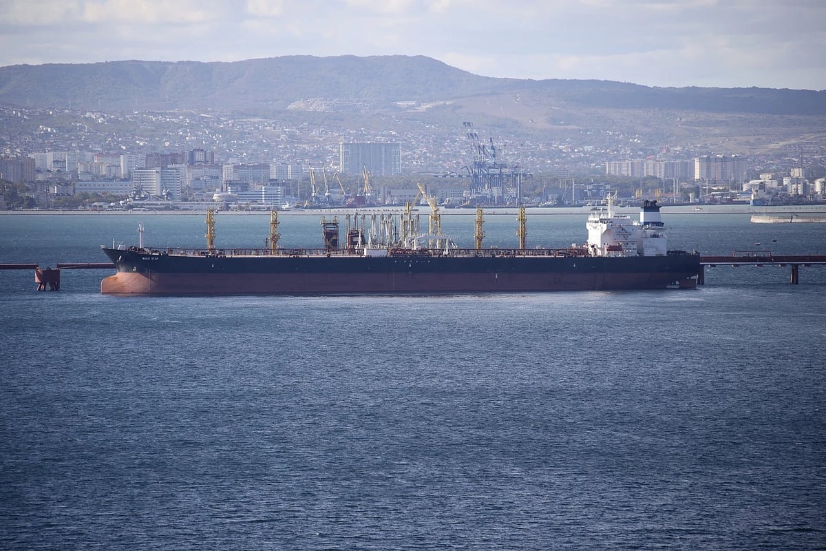 AP : Russian oil tanker