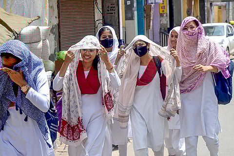 Weather: Hot summer day in Mathura