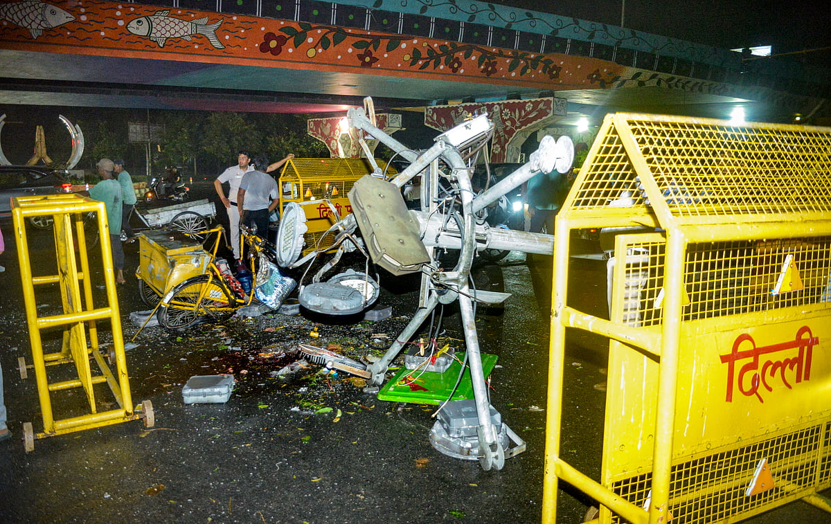 PTI : Aftermath of thunderstorm in Delhi: An electric pole collapses